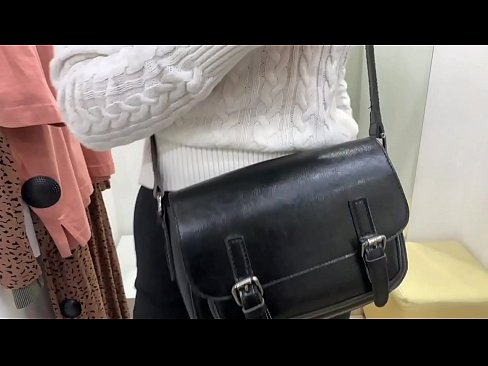❤️ Masturbasyon piblik nan jenn femèl FeralBerry ak yon gode nan sal la Fitting ☑ Fucking nan pònografi ht.myinvest.top ❌